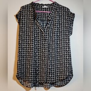 Pleione Medium Black & Off-White Grid Blouse – Cap Sleeve, Hi-Low Hem